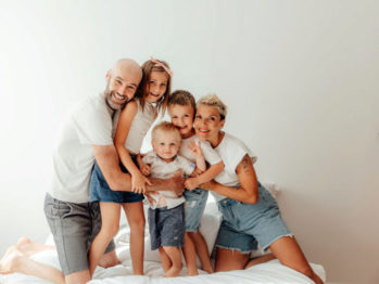 photo de famille studio et exterieur, naturelle, simple, mathilde millet, lons le saunier