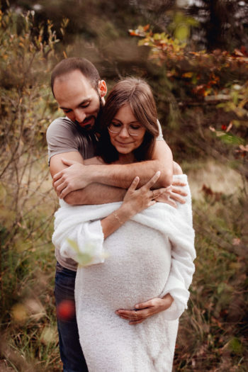 Photos grossesse naturelle simple exterieur studio jura lons le saunier mathilde millet