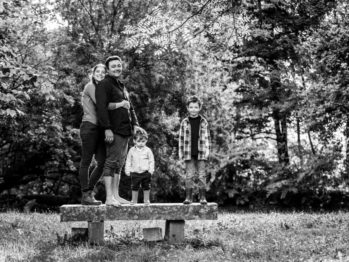 photo de famille studio et exterieur, naturelle, simple, mathilde millet, lons le saunier